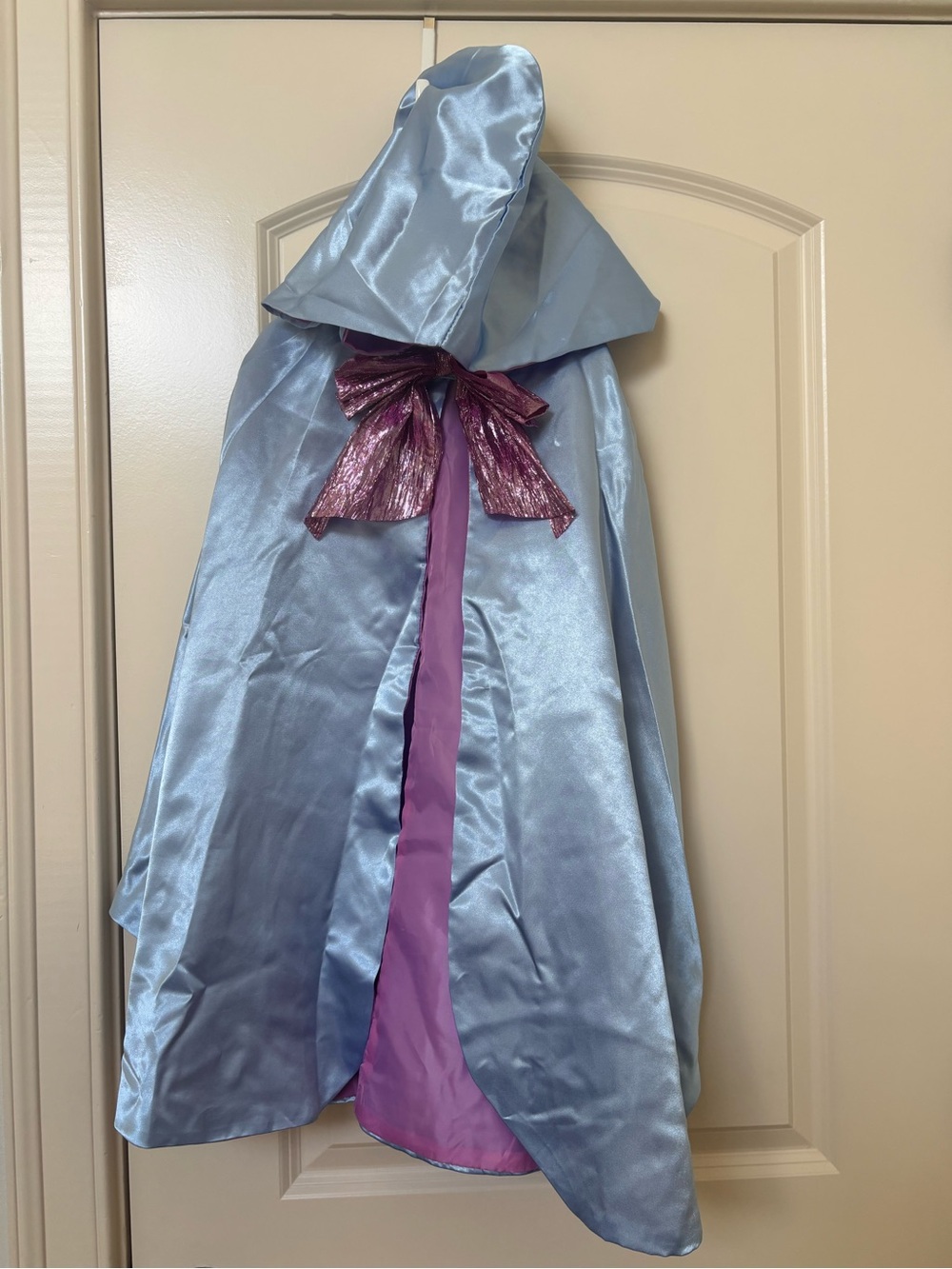 Disney Cinderella’s Fair Godmother Cape - Picture 2 of 6